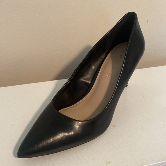 Kelly & Katie Black Heels - Picture 6 of 9